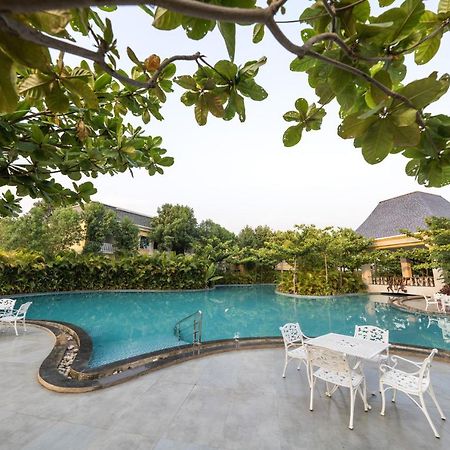 Fairway Golf & Lake Resort Naya Raipur エクステリア 写真