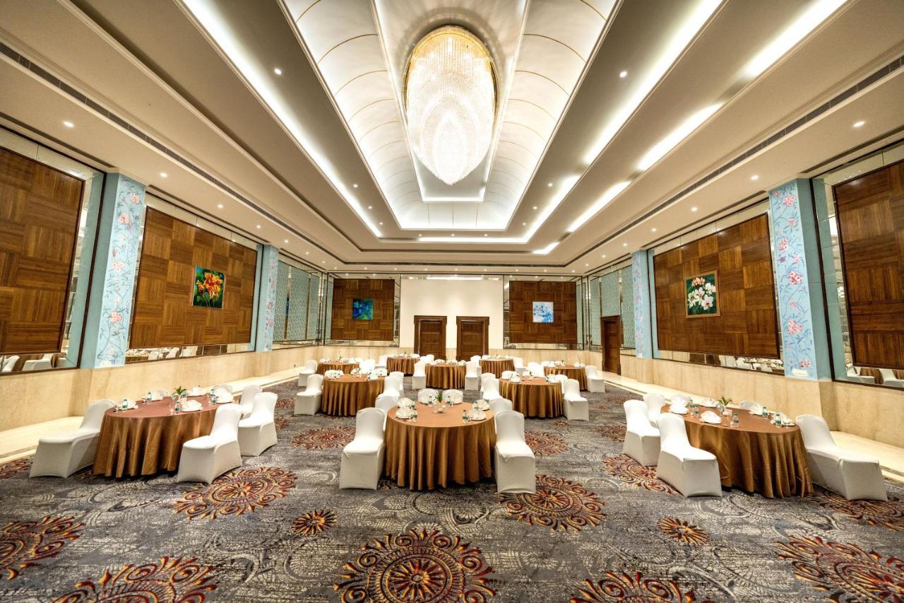 Fairway Golf & Lake Resort Naya Raipur エクステリア 写真