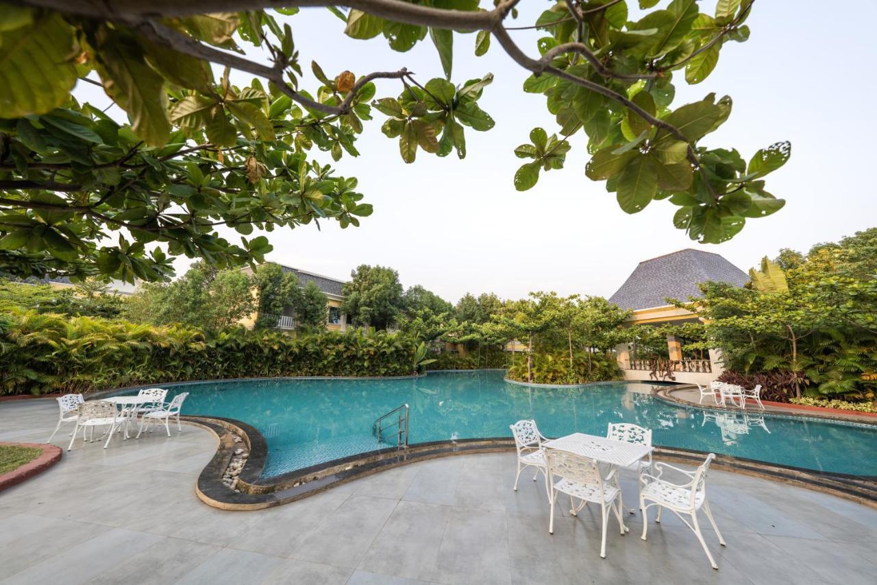 Fairway Golf & Lake Resort Naya Raipur エクステリア 写真