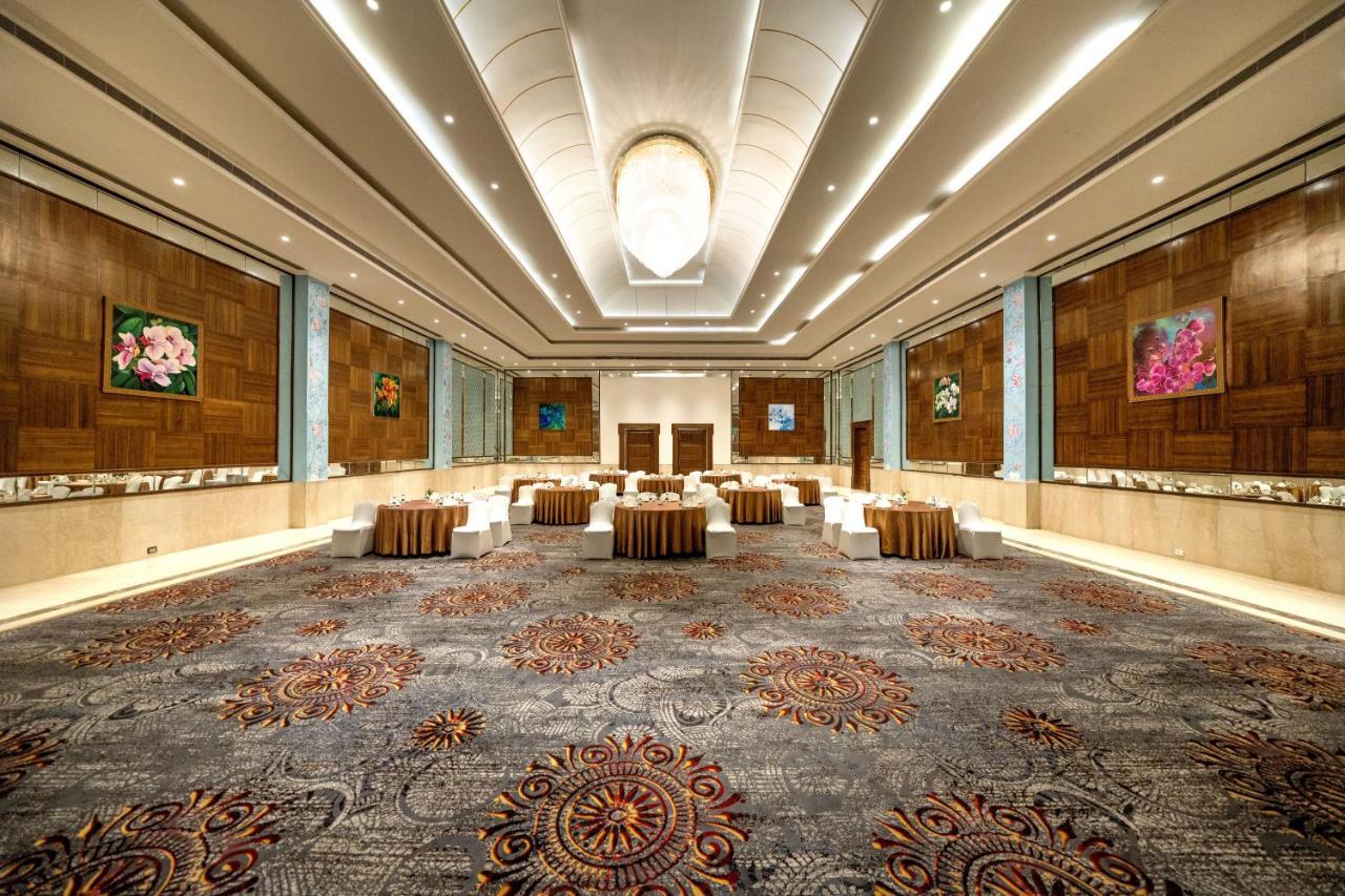 Fairway Golf & Lake Resort Naya Raipur エクステリア 写真