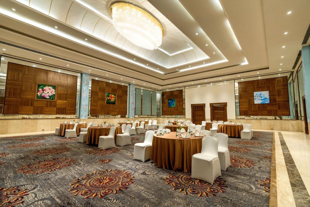 Fairway Golf & Lake Resort Naya Raipur エクステリア 写真