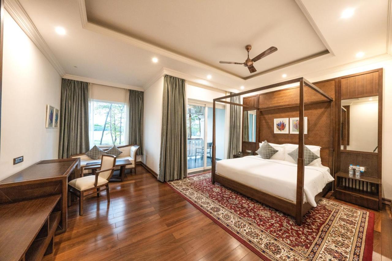 Fairway Golf & Lake Resort Naya Raipur エクステリア 写真