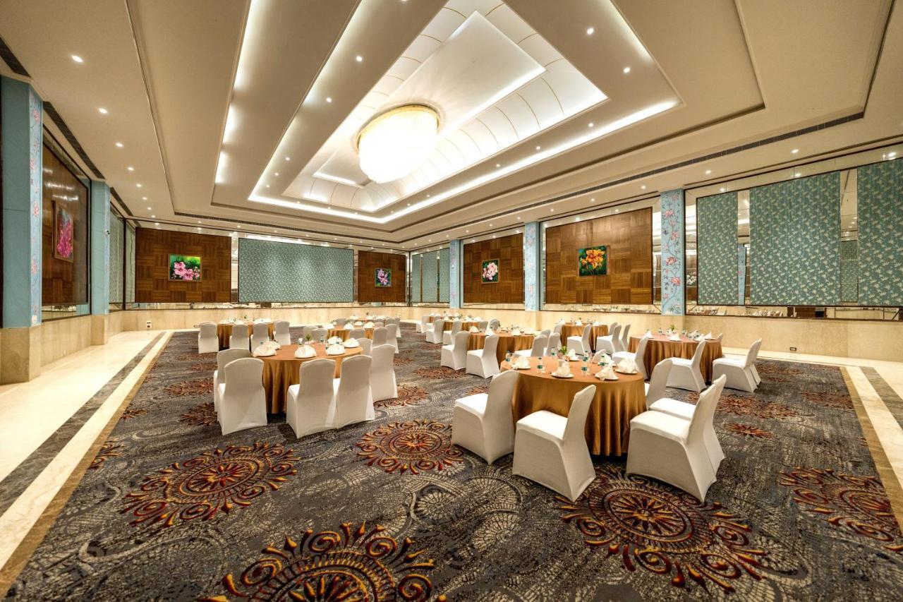Fairway Golf & Lake Resort Naya Raipur エクステリア 写真