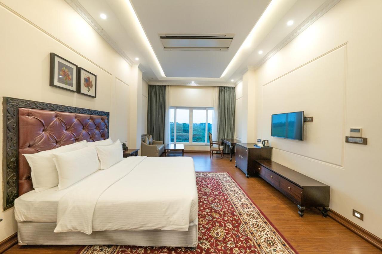 Fairway Golf & Lake Resort Naya Raipur エクステリア 写真
