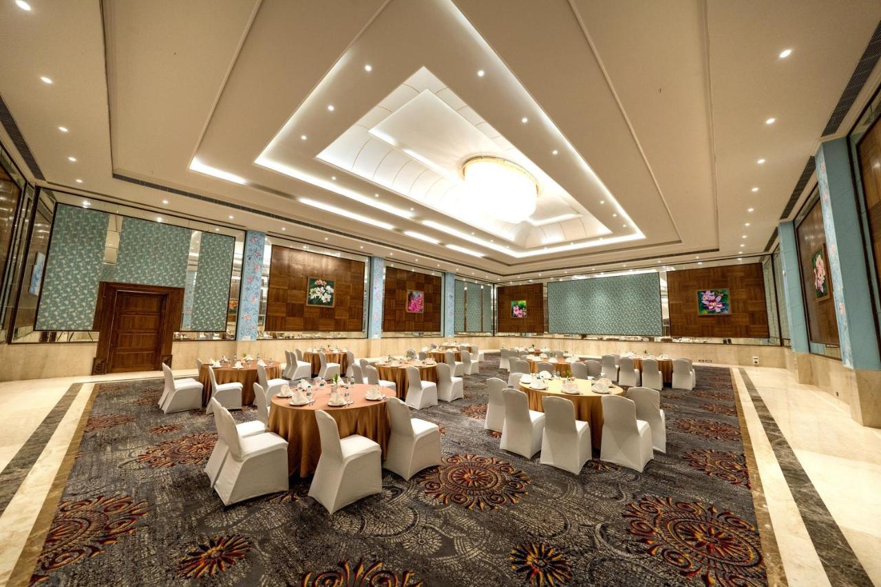 Fairway Golf & Lake Resort Naya Raipur エクステリア 写真