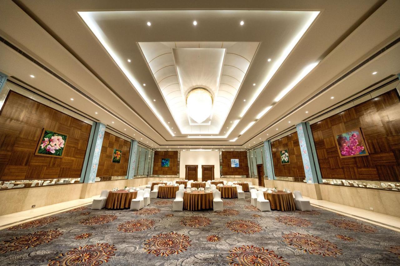 Fairway Golf & Lake Resort Naya Raipur エクステリア 写真